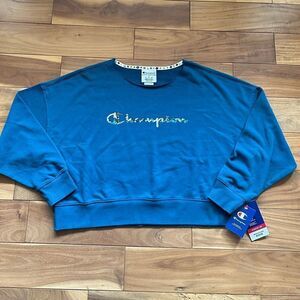 NWT Champion crop sweat shirt, sz Large
